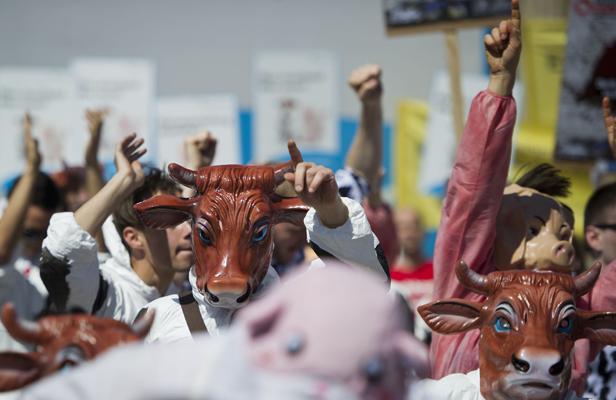 Paris : Des centaines d'anti-viande défilent pour la Veggie Pride